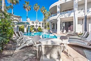 Surfers Paradise Studio, Short Walk to Beach - Hosted by Coastal Letting Co.