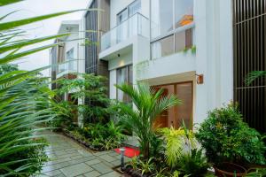 ELIVAAS 3 BHK with Pvt outdoor Pool - Mirai Gemini