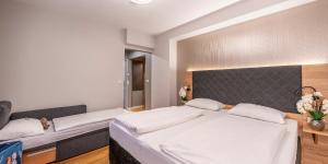 Comfort Triple Room room in Novum Hotel Rieker Stuttgart Hauptbahnhof