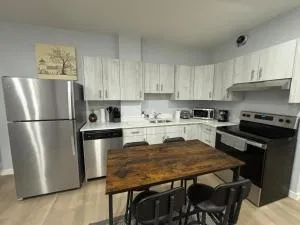 Stylish and Cozy Guest Suite - Shepard