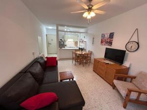 Seaview apartment with garden & pool