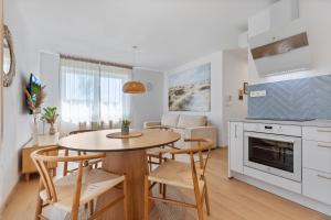 Boho Apt w Jacuzzi, Grill & Garden