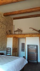 chambre à la campagne au milieu des lavandes