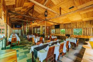 Under The Shade Safari Lodge