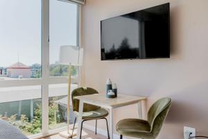 Blueground Capitol Hill gym elev courtyard SEA-761