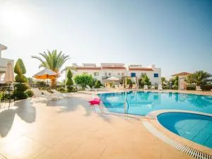 Sunny and family friendly apartment directly at the pool - Khoti Island