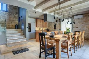 Villa PI for 8 people in Central Istria with heated pool & large garden 