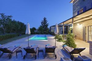 Villa PI for 8 people in Central Istria with heated pool & large garden
