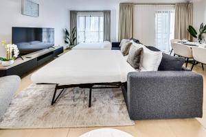 Stylish 2BR Apt just minutes from Beach