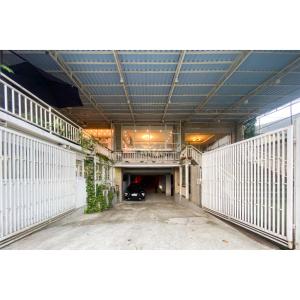 Curves Residence Mitra RedDoorz
