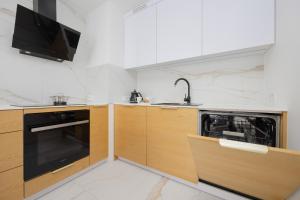 Nowoczesny Apartament z balkonem i miejscem parkingowym Warszawa Ursus by Noclegi Renters