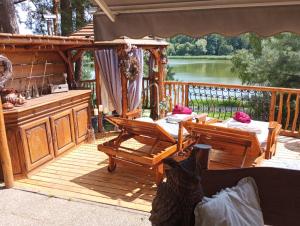 Chata u rybníka - Chrastná