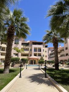 2 Bed Townhouse Sleeps 4 - Pool - Patio & Balcony - 4hvězdičkové hotely ve městě Paphos