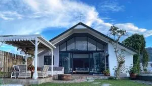 Gatsby on Buyan - Bedugul