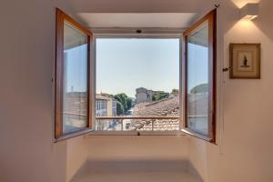 Pinti Apartment by Mamo Florence