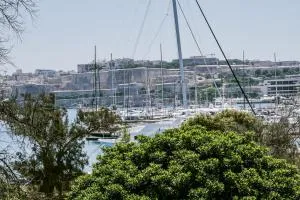 Stunning Seafront Apartment with Marina and Valletta views in Malta - Taʼ Xbiex