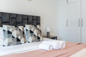 ShoresInn - Charming 1BR with Marina Views