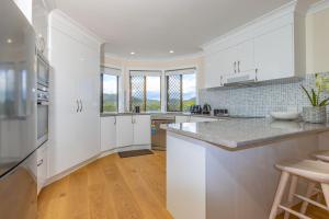 Shoreline Holiday Apartment