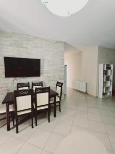 Apartment with 2 sleeping rooms and 2 bathrooms