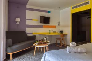 Hotels Logis Domaine du Moulin Cavier : Chambre Double ou Lits Jumeaux avec Jacuzzi Privatif
