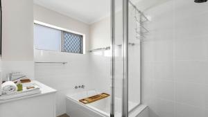 Surfside Apartment 11 by Kingscliff Accommodation