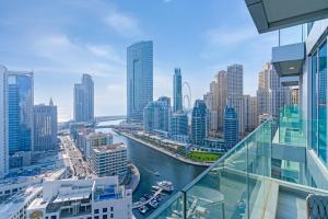 Savis Homes - Condor Marina Star - Luxury 2 BR Waterfront Apartment