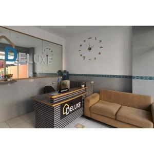 RedDoorz at Deluxe Hotel near Terminal Purabaya Bungurasih