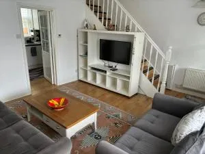 Spacious 2 bedroom House with Garden - Palmers Green