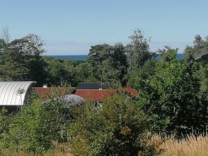 Strandnära hus med havsutsikt och stor tomt