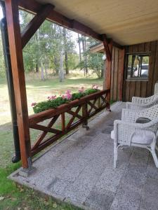 Strandnära hus med havsutsikt och stor tomt