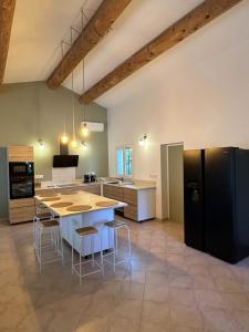 Villas Sous les oliviers, Villa entiere 6 personnes, climatisee, piscine chauffee : Villa 3 Chambres