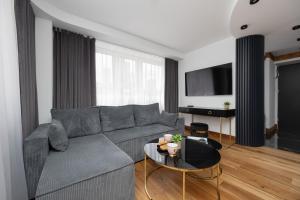 Warsaw Center Elegant Studio with City View by Noclegi Renters