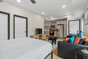 CozySuites on Mass with garage parking #12