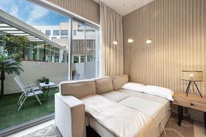 Luxurious studio apartment with private garden