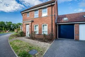 Argus Hse Contractor, Relocator, Families, Free Parking, Industrial Area - Redbourn