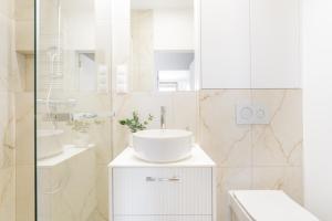 SuperApart Domaniewska apt 120 - Parking