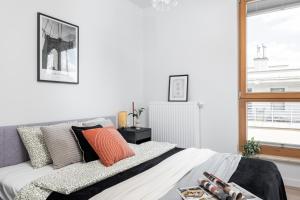 SuperApart Domaniewska apt 120 - Parking