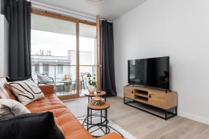 SuperApart Modern Apartment with Balcony and Parking