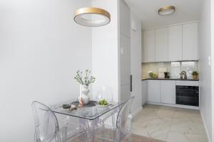 SuperApart Modern Apartment with Balcony and Parking
