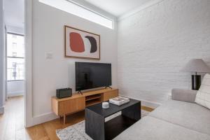 Blueground Lenox Hill in-unit wd nr hospital NYC-1518