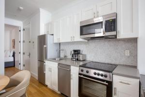 Blueground Lenox Hill in-unit wd nr hospital NYC-1518