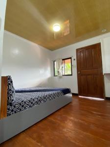 MiLs Hillside Tourist Inn