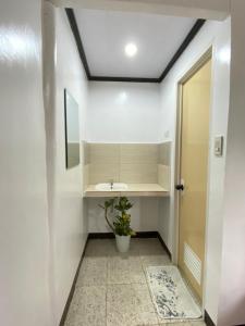 MiLs Hillside Tourist Inn