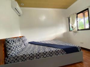 MiLs Hillside Tourist Inn