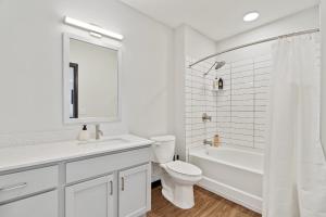 CozySuites on Mass with garage parking #15