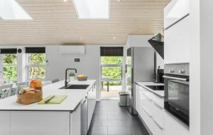 4 Bedroom Beautiful Home In Væggerløse