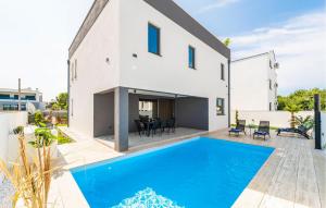 Stunning Home In Privlaka