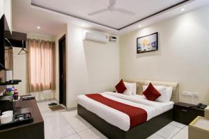 Hotel De Hocks Deluxe - New Delhi Railway Station