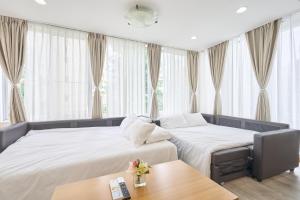 K-Large balcony, Luxury 2Bedroom Condo, 101sqm,Max14 PPL,7mins walk to station, Elevator,QuiteArea