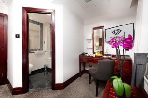 Superior Twin Room room in Fitzrovia Hotel